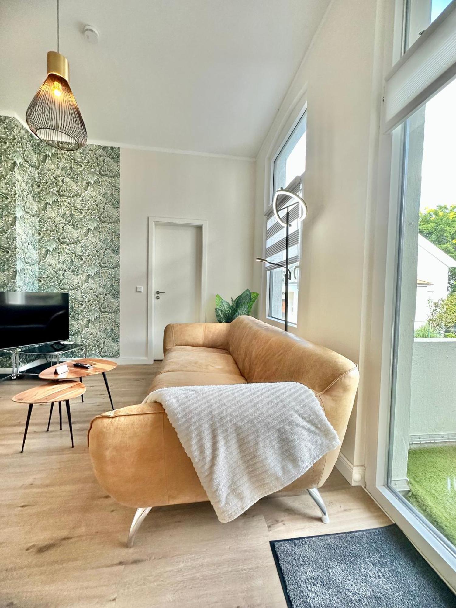 Komfortable Wohnung mit Balkon beim EV mit Parkplatz und Thermomix Oldenburg Exterior foto