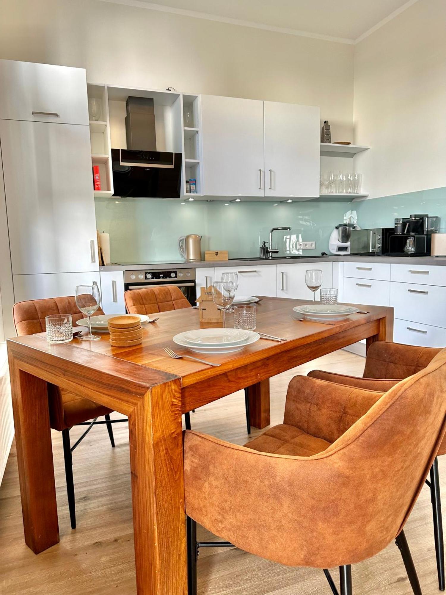 Komfortable Wohnung mit Balkon beim EV mit Parkplatz und Thermomix Oldenburg Exterior foto